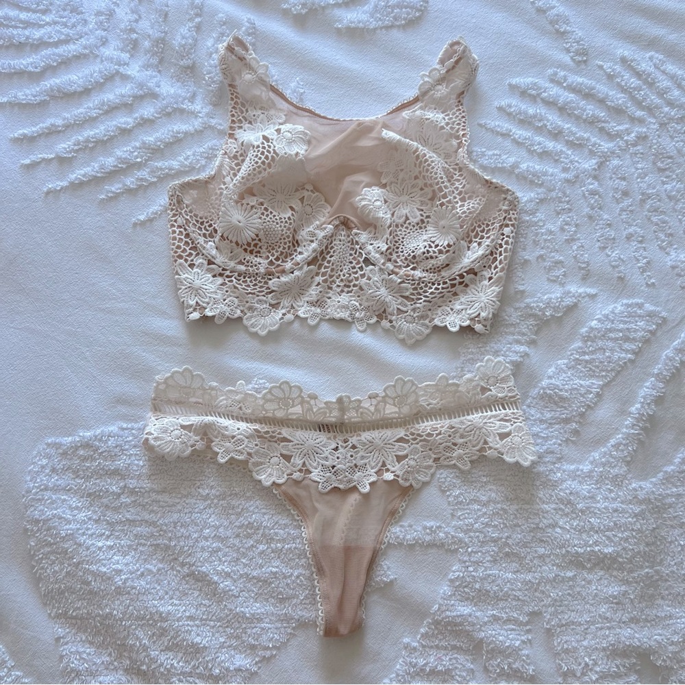Victorias Secret Embroidered Set - Picture 3 of 8